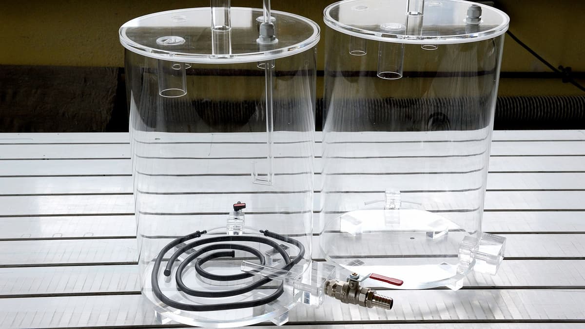 Implementation project showing acrylic glass pipes installation